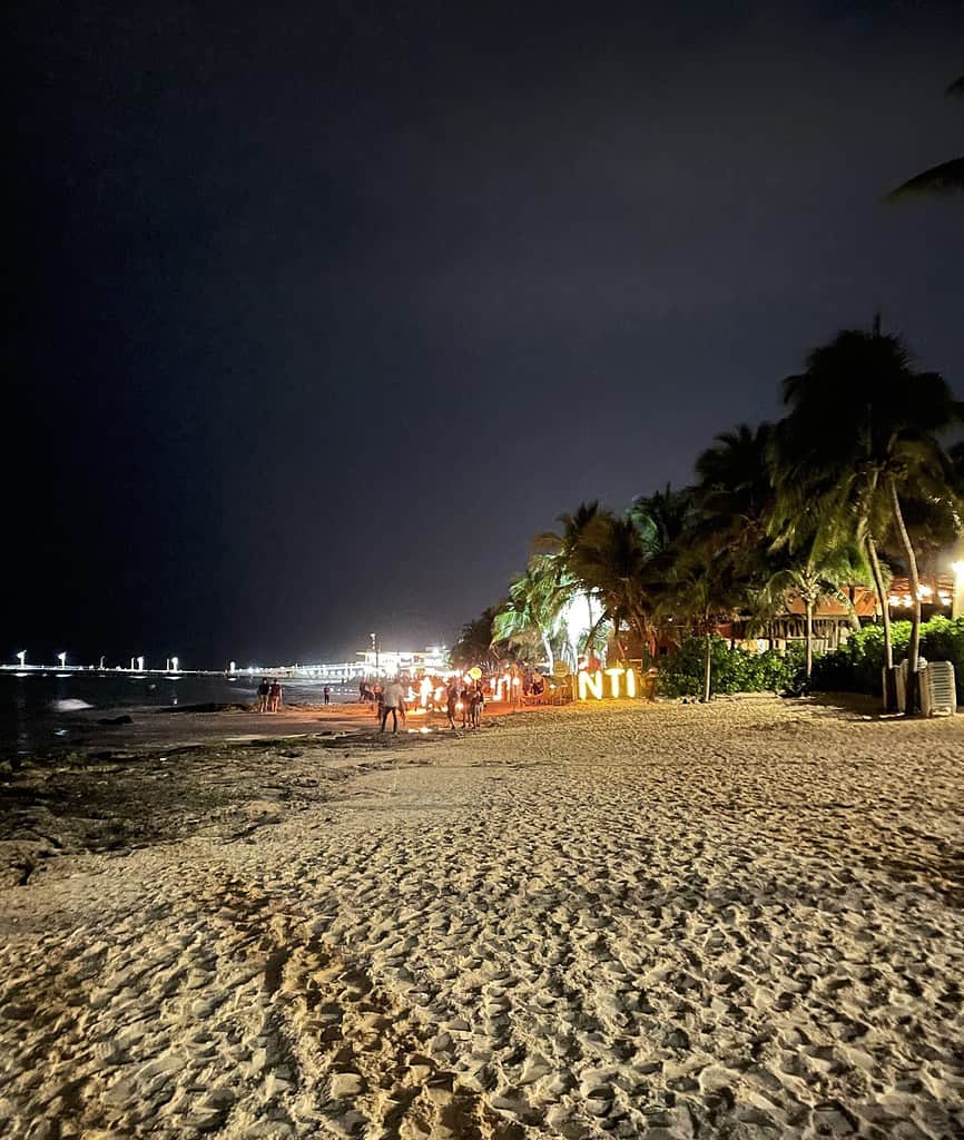 the main Playa Del Carmen beach at night / Things to do in Playa del Carmen at Night