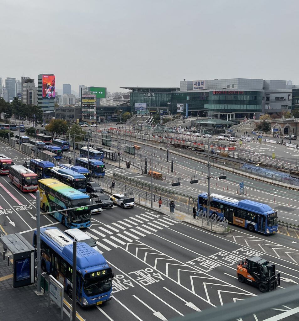 several buses waiting for passengers at Seoul Stations in South Korea