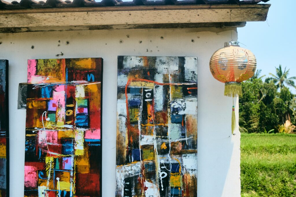 Ubud Art Market displaying colorful handcrafted goods, including woven bags, wooden carvings, and traditional Balinese souvenirs.