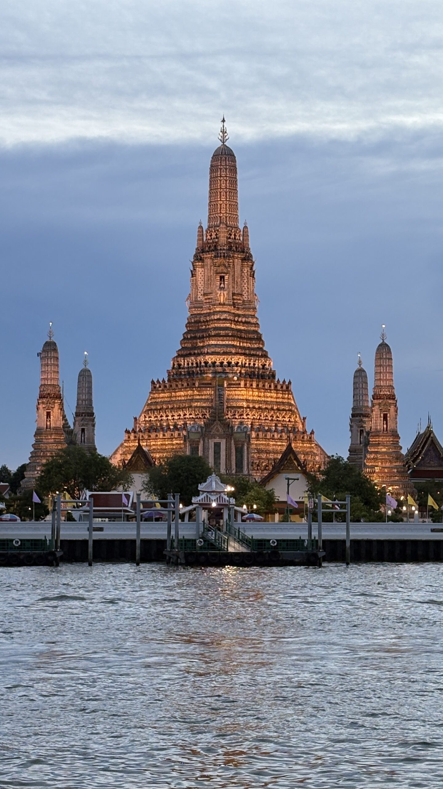 Wat Arun temple in Bangkok glowing during golden hour showcasing Thailand’s spiritual beauty and architectural charm.