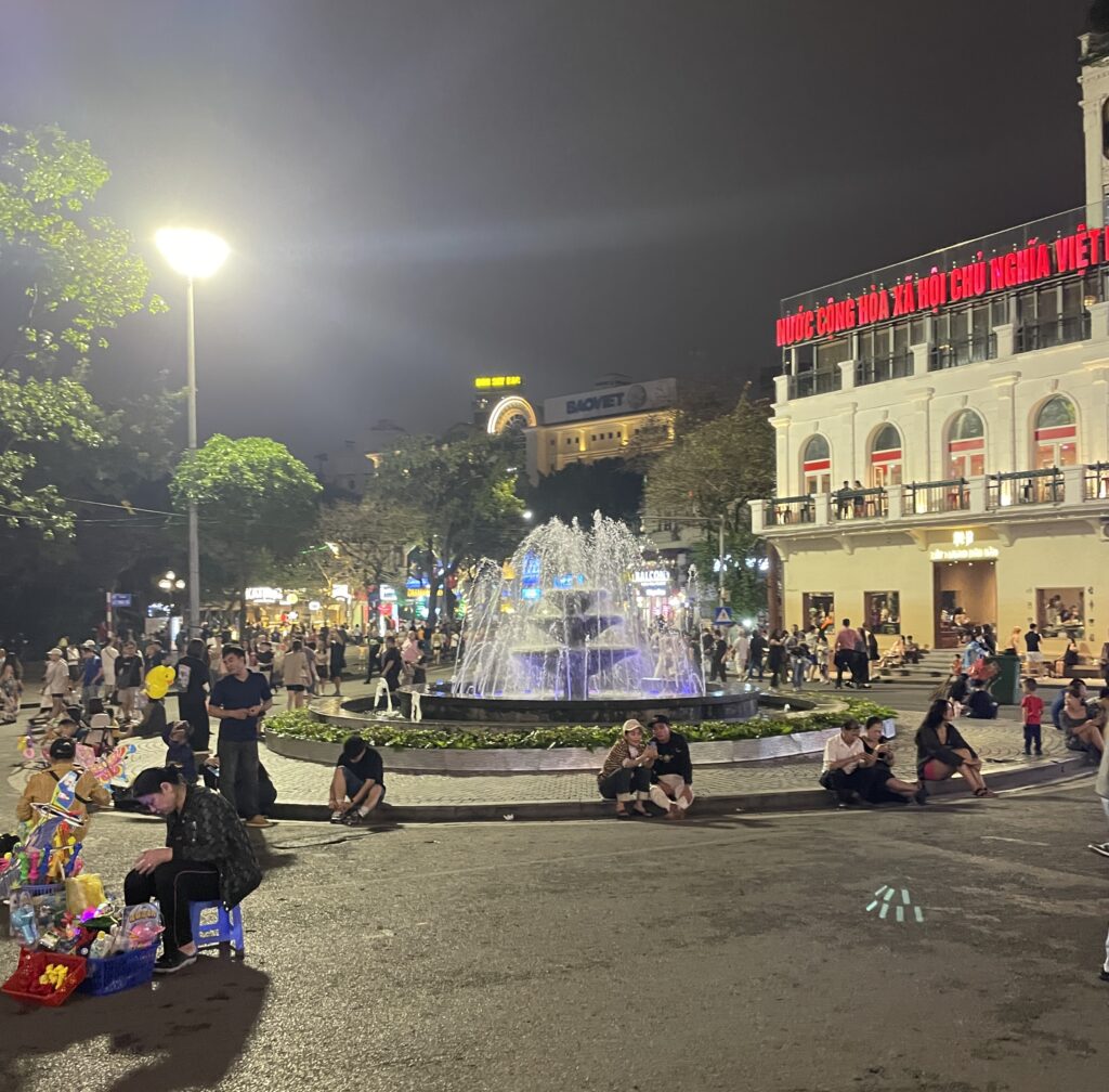 Many locals gathered around the fountain roundabout near Hoan Kiem Lake during Hanoi’s weekend night market.
